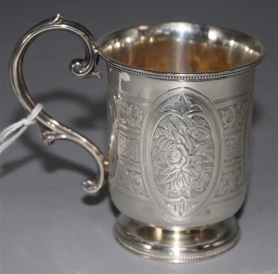 A Victorian silver christening mug by George Unite, with engraved decoration and monogram, 3.5in.